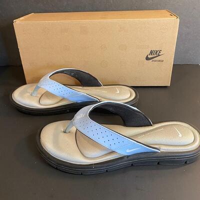 Lot 353: Designer Sandals 