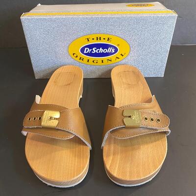 Lot 353: Designer Sandals 