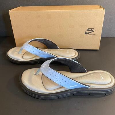Lot 353: Designer Sandals 