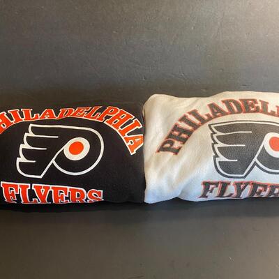 Lot 358: Vintage Flyers Sweatshirts 