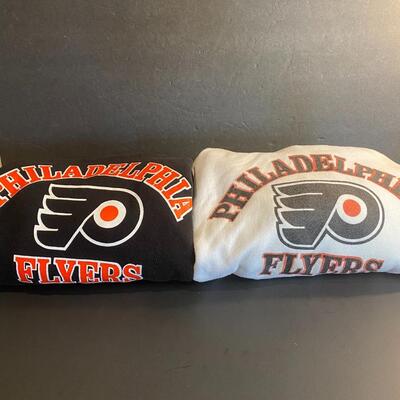Lot 358: Vintage Flyers Sweatshirts 