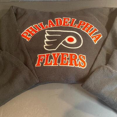 Lot 358: Vintage Flyers Sweatshirts 