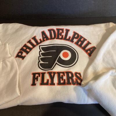 Lot 358: Vintage Flyers Sweatshirts 