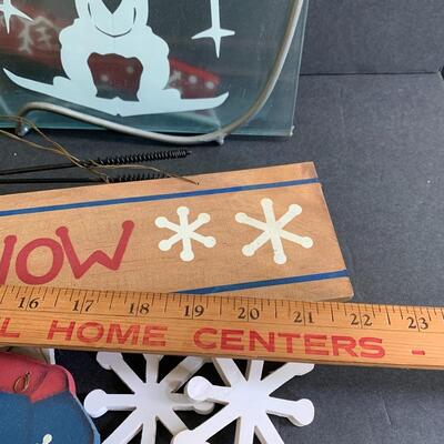 Lot 168: Skiing Lot with Paper Cutting Art