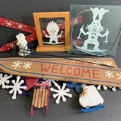 Lot 168: Skiing Lot with Paper Cutting Art