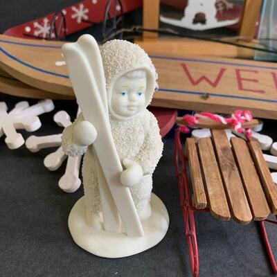 Lot 168: Skiing Lot with Paper Cutting Art