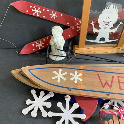 Lot 168: Skiing Lot with Paper Cutting Art