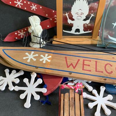 Lot 168: Skiing Lot with Paper Cutting Art