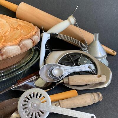 Lot 165: Baking Lot 