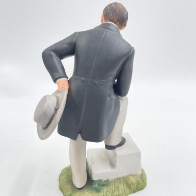 1984 AVON â€œCLARK GABLE AS RHETT BUTLERâ€ IMAGES OF HOLLYWOOD PORCELAIN FIGURINE