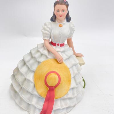 1983 AVON â€œVIVIEN LEIGH AS SCARLETT Oâ€™HARAâ€ IMAGES OF HOLLYWOOD PORCELAIN FIGURINE
