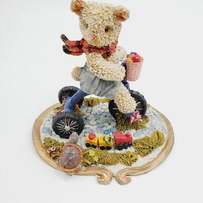 ADORABLE BEAR AND CURIOUS TURTLE FRIEND FIGURE