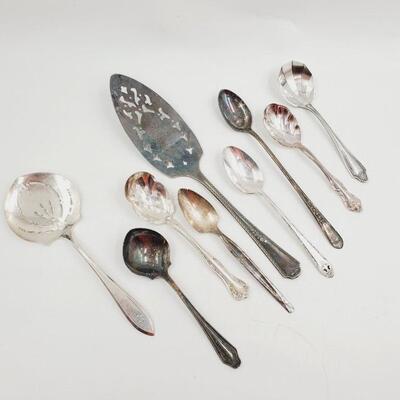 VINTAGE SILVERPLATE UTENSIL BUNDLE
