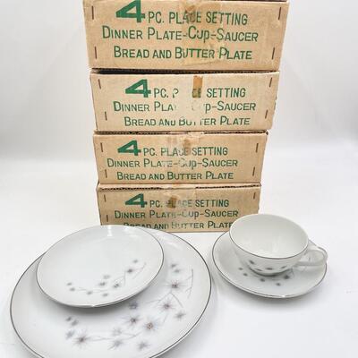 VINTAGE CREATIVE FINE CHINA â€œPLATINUM STAR BURSTâ€ SET OF 18