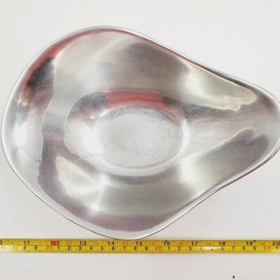 RWP WILTON ARMETALE DISH WITH LID AND SILVER TONED METAL DECORATIVE DISH