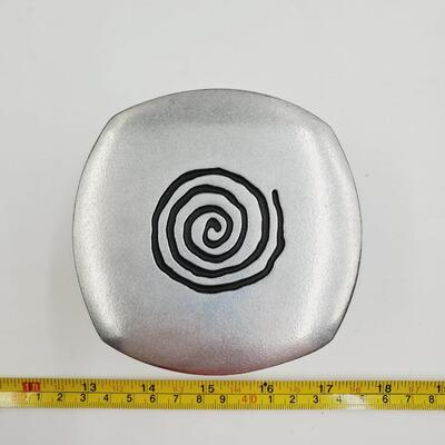 RWP WILTON ARMETALE DISH WITH LID AND SILVER TONED METAL DECORATIVE DISH