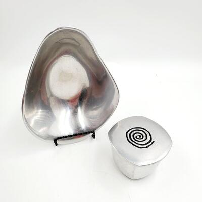 RWP WILTON ARMETALE DISH WITH LID AND SILVER TONED METAL DECORATIVE DISH