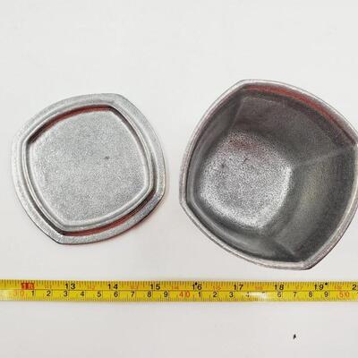 RWP WILTON ARMETALE DISH WITH LID AND SILVER TONED METAL DECORATIVE DISH