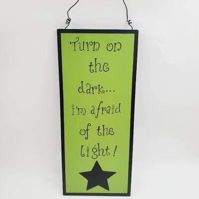 WOODEN GREEN AND BLACK HALLOWEEN WOOD WALL HANGING