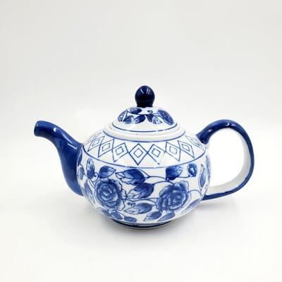 BELLA CASA BY GANZ BLUE AND WHITE FLORAL TEA POT