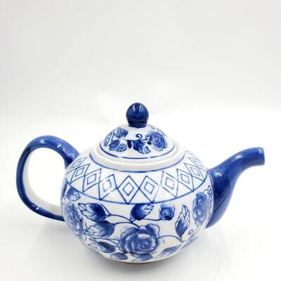 BELLA CASA BY GANZ BLUE AND WHITE FLORAL TEA POT