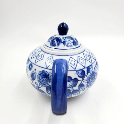 BELLA CASA BY GANZ BLUE AND WHITE FLORAL TEA POT