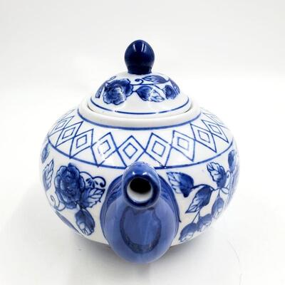 BELLA CASA BY GANZ BLUE AND WHITE FLORAL TEA POT