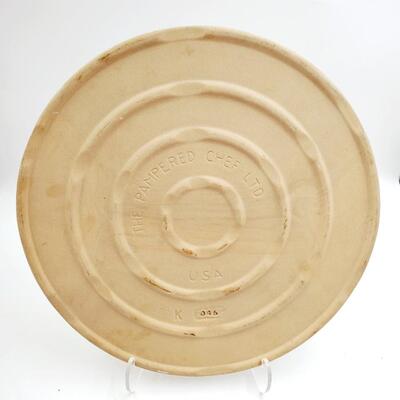 THE PAMPERED CHEF K O46 USA 15 INCH ROUND STONEWARE 