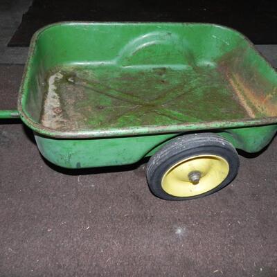 LOT 1  CHILD'S JOHN DEERE PEDDLE TRACTOR WITH CART