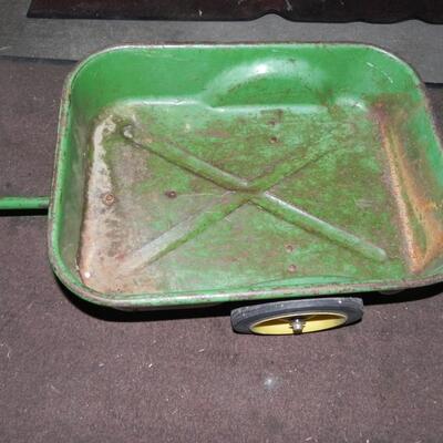 LOT 1  CHILD'S JOHN DEERE PEDDLE TRACTOR WITH CART