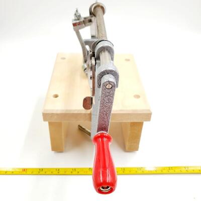 THE PAMPERED CHEF APPLE PEELER/CORER WITH STAND AND THICK SLICE ATTACHMENT
