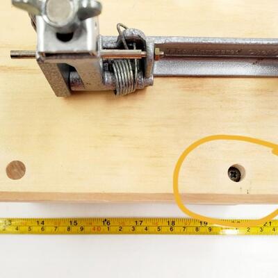 THE PAMPERED CHEF APPLE PEELER/CORER WITH STAND AND THICK SLICE ATTACHMENT