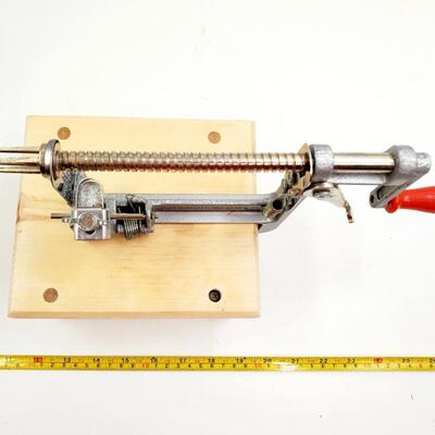 THE PAMPERED CHEF APPLE PEELER/CORER WITH STAND AND THICK SLICE ATTACHMENT
