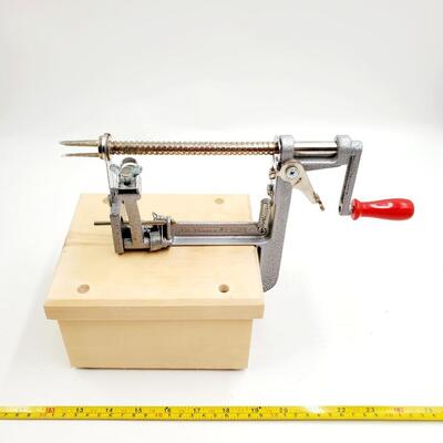 THE PAMPERED CHEF APPLE PEELER/CORER WITH STAND AND THICK SLICE ATTACHMENT