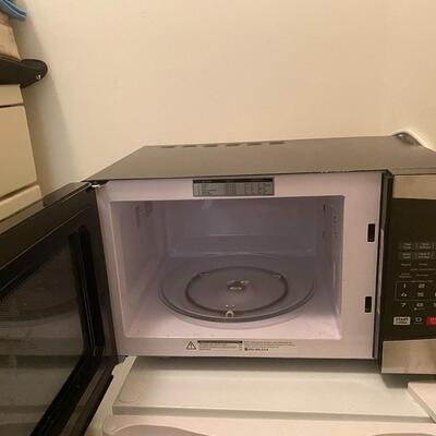 Lot 360: Toshiba Microwave 