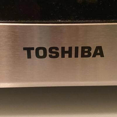 Lot 360: Toshiba Microwave 