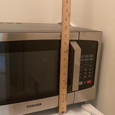 Lot 360: Toshiba Microwave 