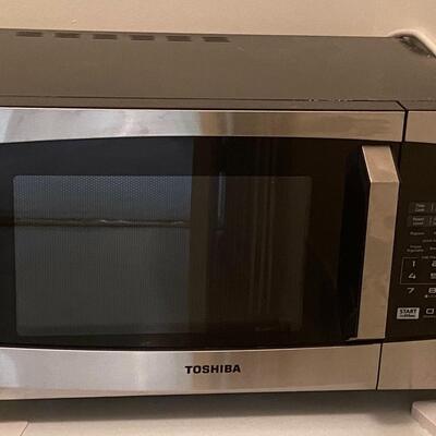 Lot 360: Toshiba Microwave 