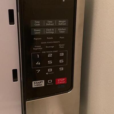 Lot 360: Toshiba Microwave 