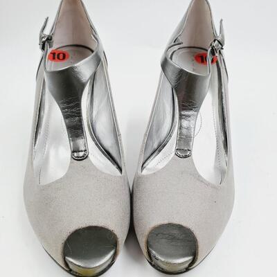 TAHARI SILVER/GRAY SIZE 10 3.5 INCH PEEP TOE HEELS