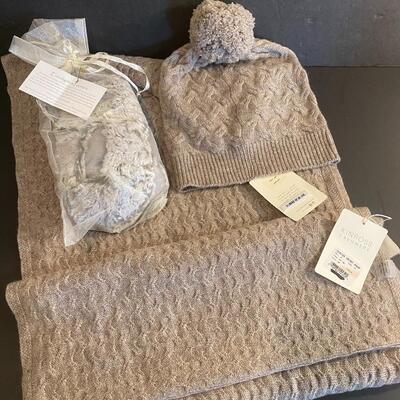 Lot 364: New Kinross Cashmere set and more 