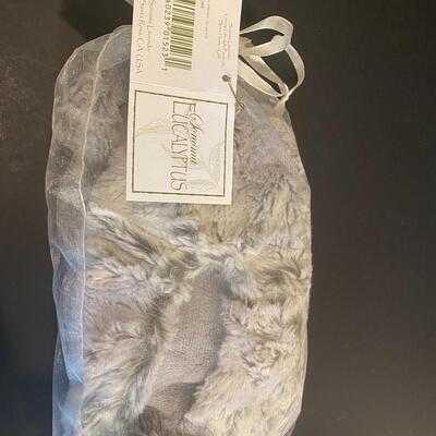 Lot 364: New Kinross Cashmere set and more 