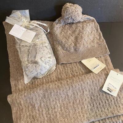 Lot 364: New Kinross Cashmere set and more 