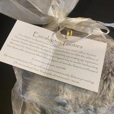 Lot 364: New Kinross Cashmere set and more 