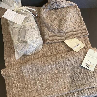 Lot 364: New Kinross Cashmere set and more 