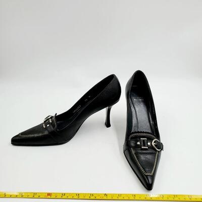 STUART WEITZMAN BUCKLE CLOSED TOE SIZE 10M 3.5 INCH HEELS MADE IN SPAIN