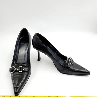 STUART WEITZMAN BUCKLE CLOSED TOE SIZE 10M 3.5 INCH HEELS MADE IN SPAIN