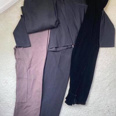 Lot 371: Designer Eileen Fisher Clothes 