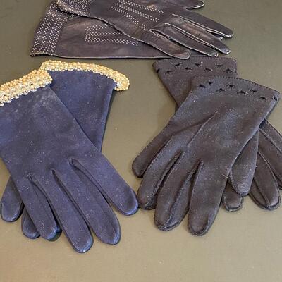 Lot 374: Vintage Apparel:  Gloves & Clutch bags (Whiting & Davis)