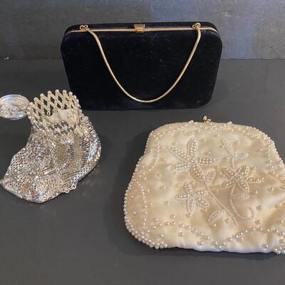 Lot 374: Vintage Apparel:  Gloves & Clutch bags (Whiting & Davis)